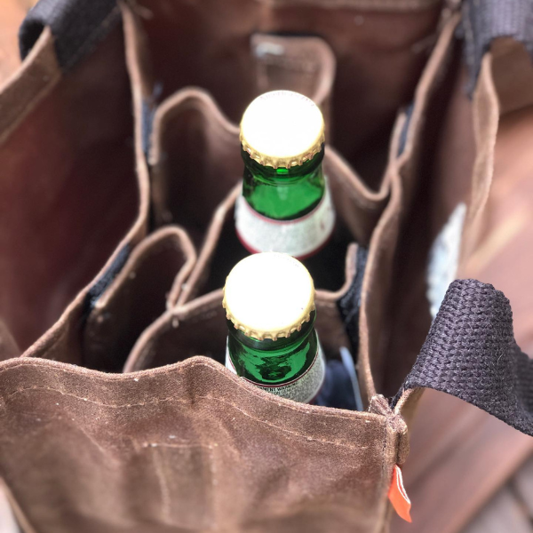 Interior of waxed canvas men&#39;s beer tote